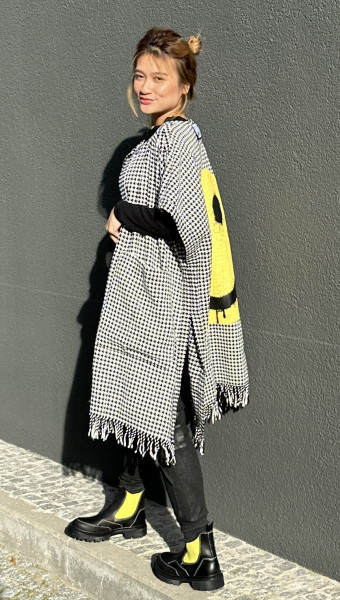 Poncho Smiley Coat check