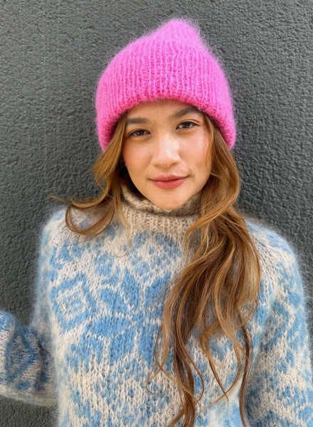 Headbanging in Helsinski Beanie Fuchsia