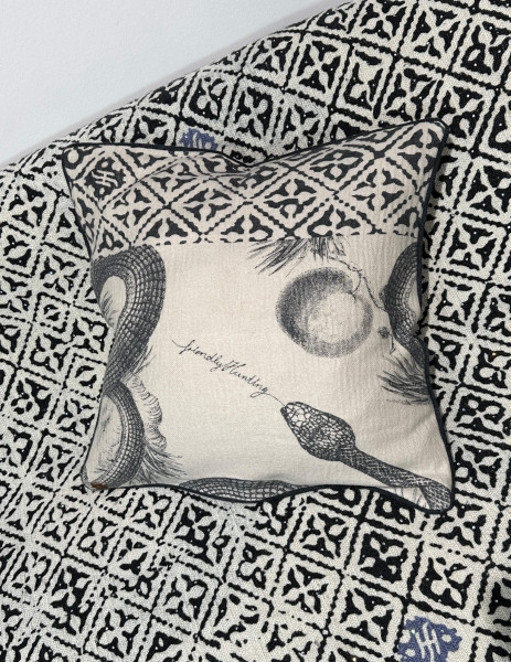 Piping Pillow Eyes of Marrakes pearl/charcoal 50x50