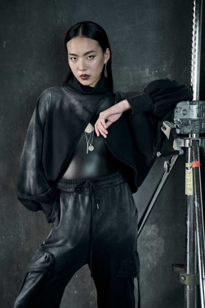 Sweaty Crop batik black