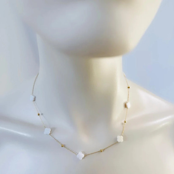 Short Necklace Gold Flowers