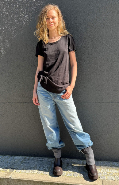 Ribbed Curved Hem Tee black