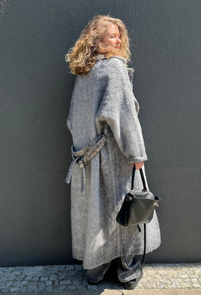 Woman Knitted Coat Husky