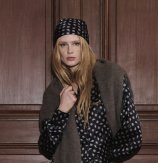 Fluid Paisley Scarf black