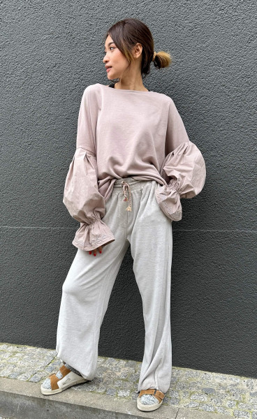 Sweatshirt with woven sleeves horse raddish